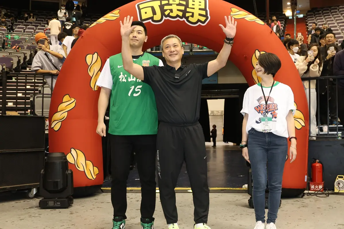 ▲松山高中「鐵血教練」黃萬隆將在今（17）日比賽結束結束HBL生涯，他透露松山高中在這之後也將面臨「搬家」的情況，從原本的宿舍搬離。（圖／高中體總提供）