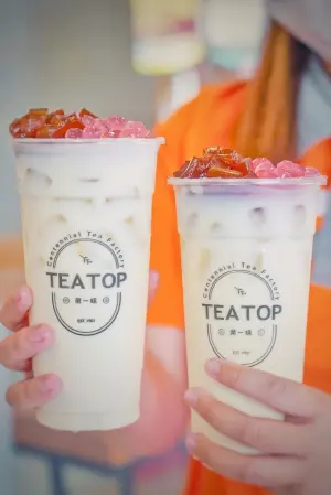 ▲手搖飲料TEA TOP淡水清水店開幕「買一送一」優惠。（圖／TEA TOP提供）