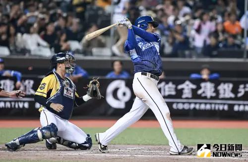 ▲孔念恩本季長打表現出眾,儘管生涯首轟尚未出爐,但至今15支安打中就有5支長打,純長打率(ISO)高達.137 。(圖/記者葉政勳攝 , 2024.03.17) ▲孔念恩本季長打表現出眾,儘管生涯首轟尚未出爐,但至今15支安打中就有5支長打,純長打率(ISO)高達.137 。(圖/記者葉政勳攝 , 2024.03.17)