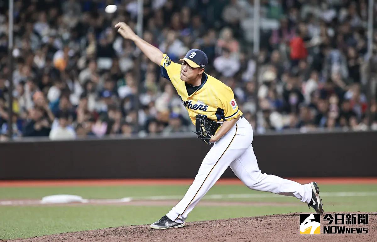 ▲中信兄弟投手謝榮豪第9局登板卻開劇場，賽後總教練平野惠一希望他好好反省。（圖／記者葉政勳攝）