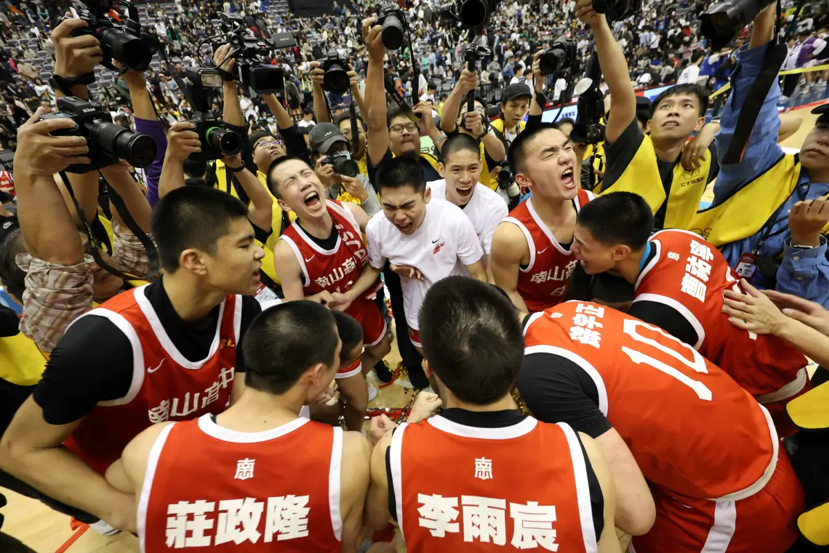 ▲南山高中在HBL高中籃球甲級聯賽拿下男子組冠軍，也粉碎光復高中想要完成3連霸的美夢。（圖／高中體總提供）