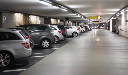 ▲現代的社區大樓通常都設有地下停車位，讓住戶購入。（圖／取自Pexels）
