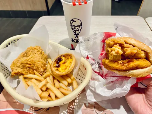 618買一送一爽吃麥當勞、肯德基、漢堡王6大速食!拿坡里炸雞29元 ▲肯德基最新6組優惠券,下殺55折起爽吃炸雞蛋撻。(圖/記者蕭涵云攝)