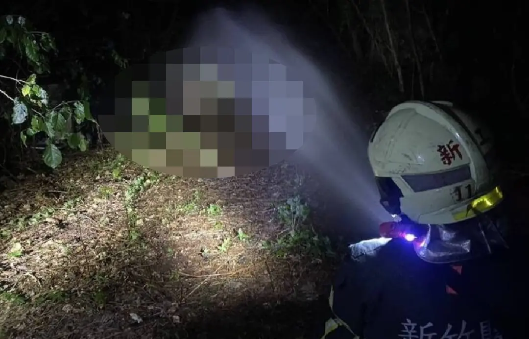 ▲警方發現鉗子等剪斷電線的工具，不排除劉男可能因偷剪電纜線發生意外，將報請檢方相驗釐清死因。（圖／翻攝畫面）