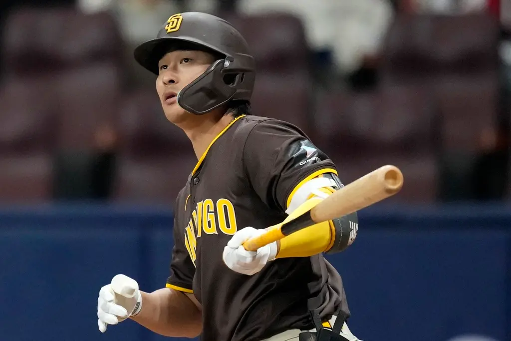 ▲效力聖地牙哥教士隊的韓籍強打金河成，被前隊友Eric Hosmer爆料是「老菸槍」。（圖／美聯社／達志影像）