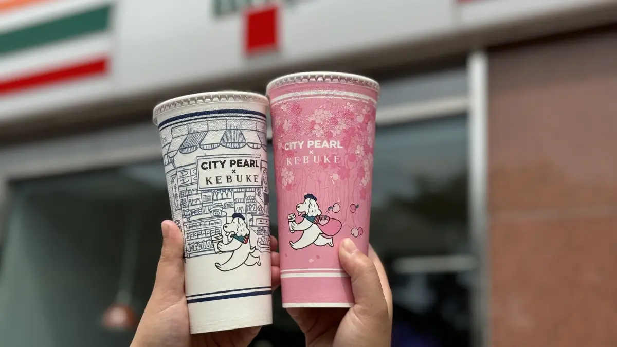 ▲7-11聯手可不可熟成紅茶，新推出「胭脂紅茶珍珠歐蕾」，特大杯限時優惠2杯110元，且可線上寄杯。（圖／業者提供）