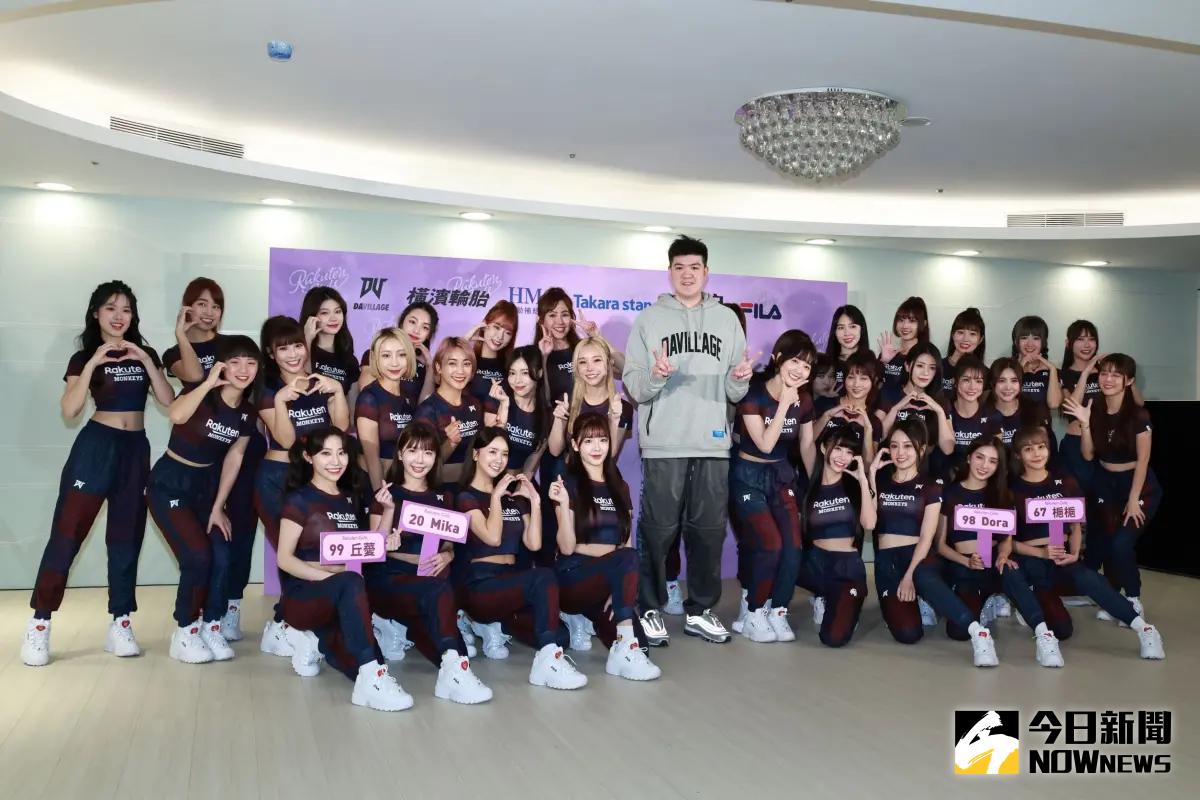 ▲樂天女孩前進國際，透露正和美職多支大聯盟球隊洽談中，4月3日將在香港國際橄欖球賽表演。（圖／記者吳翊緁攝）