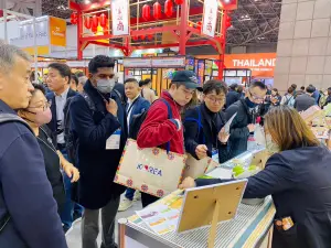 為期4天的2024「東京國際食品展」於3月8日在東京國際展示場Tokyo Big Sight圓滿落幕,高雄市政府農業局率領9家優質農民團體及農企業參展,展場績效逾2億6000萬元,較去年成長近2成佳績。(農業局提供/林瑞益高雄傳真) ▲為期4天的2024「東京國際食品展」於3月8日在東京國際展示場Tokyo Big Sight圓滿落幕,高雄市政府農業局率領9家優質農民團體及農企業參展,展場績效逾2億6000萬元,較去年成長近2成佳績。(農業局提供/林瑞益高雄傳真)