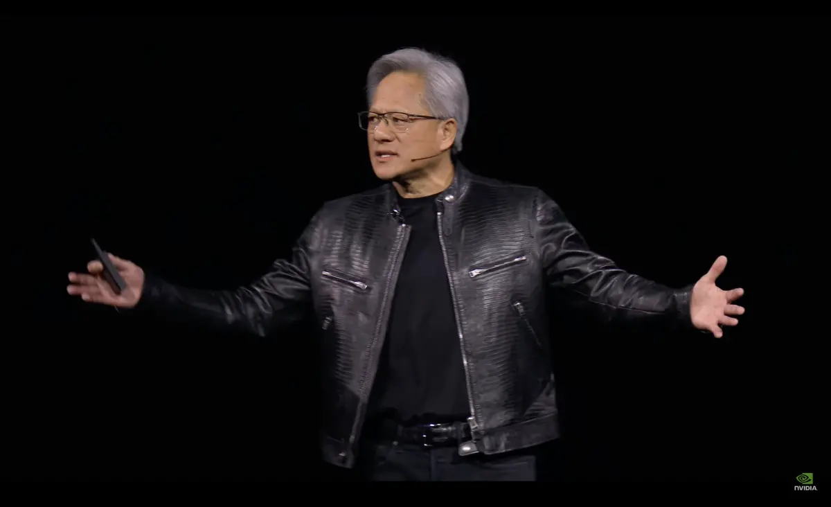 ▲晶片製造商輝達（NVIDIA）股價持續飆升，執行長兼聯合創始人黃仁勳的財富也跟著水漲船高，有外媒指出，黃仁勳對於電子郵件的撰寫模式有獨特要求，那就是「不要超過6行」。（圖／擷取自輝達YouTube直播）