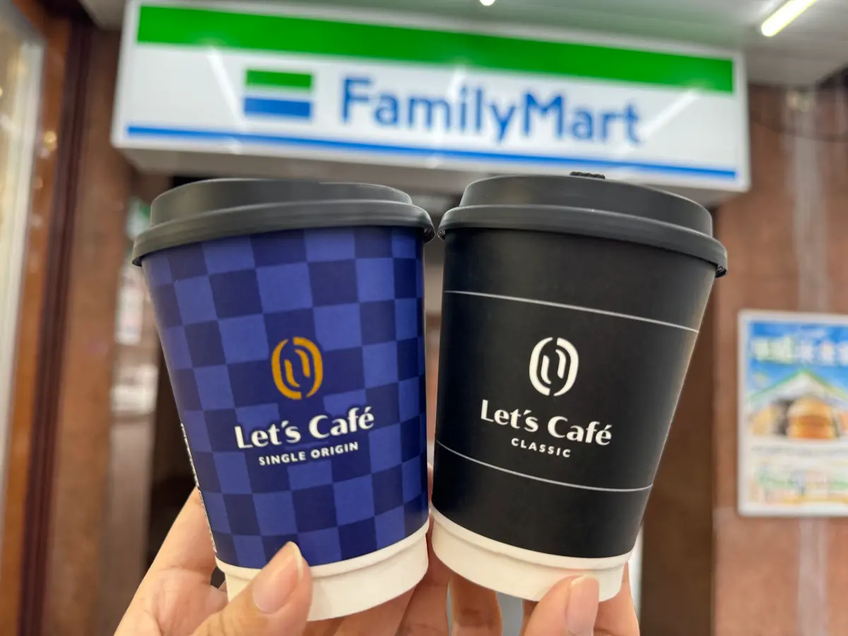 ▲全家今（19）日起至3月23日前，到門市領取包裹別忘保留小白單，限時贈送三選一優惠。（圖／記者鍾怡婷攝）