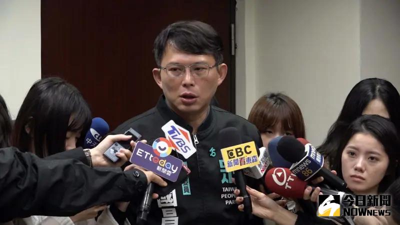 ▲經濟部能源局太陽光電組組長林文信涉嫌在任內接受關說,黃國昌再度怒批民進黨。(圖/記者嚴俊強攝)