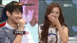▲2012年8月，金智媛（右）跟珉豪在節目《強心臟》上公開相親故事。（圖／翻攝SBS）