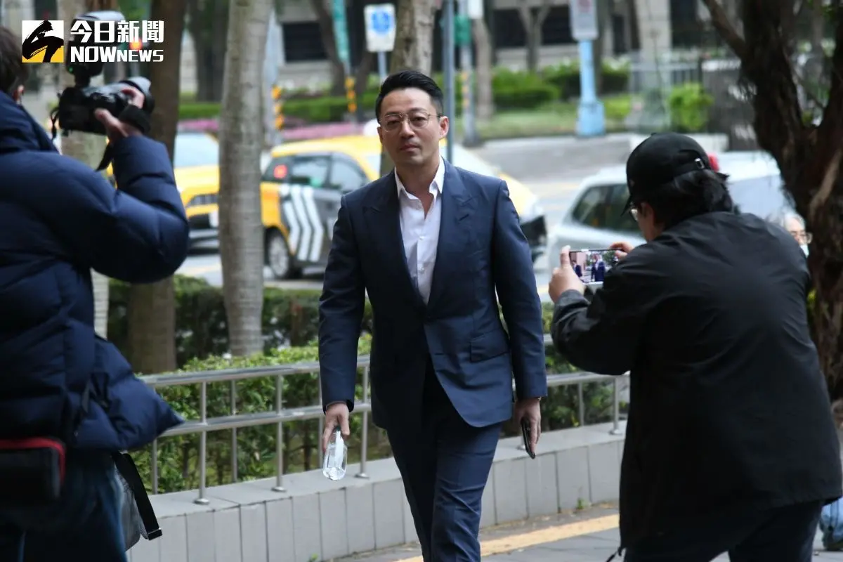 ▲汪小菲表示，自己花費3億2000萬元買房、裝潢，給家人過好日子，離婚後持續支付家用5000萬，信用卡也被大S拿來買奢侈品約1200萬元，甚至在離婚4個月買禮品送往韓國。（圖／記者林調遜攝影）