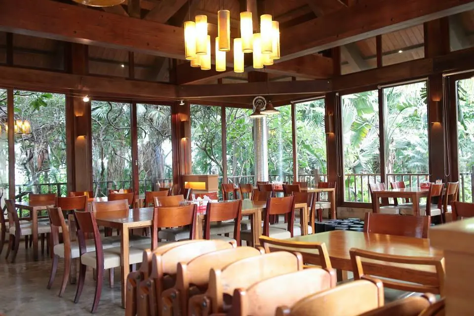 ▲易鼎活蝦使用「非法蘇打粉」遭食藥署重罰144萬。圖為易鼎活蝦台中店。（圖／易鼎活蝦臉書）