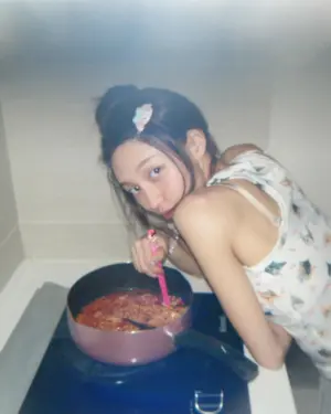 林襄 啦啦隊女神 素顏 ▲林襄自己在新家廚房煮肉醬義大利麵吃。