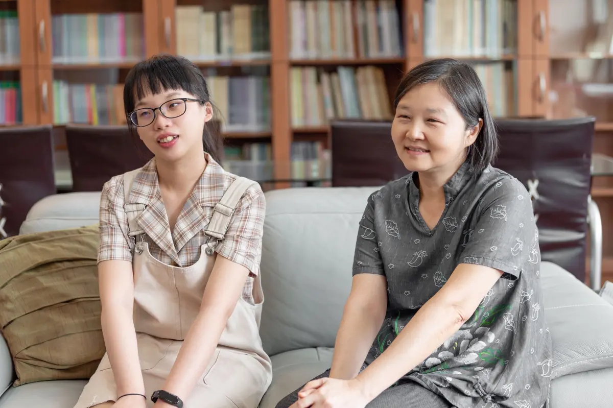 ▲暨南大學社工系主任蔡佩真（右）分享社工自保指南。（圖／暨南大學提供）