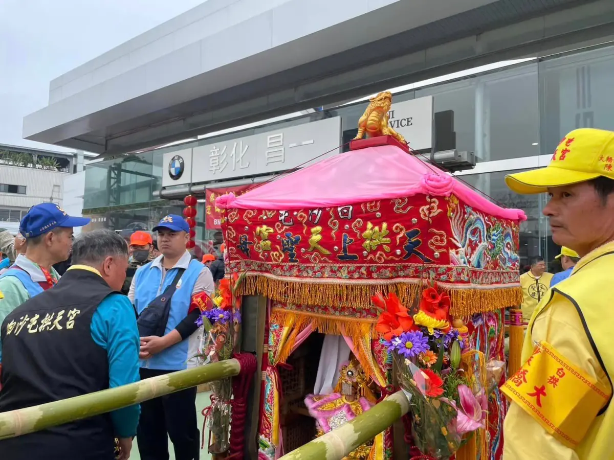 ▲2025年白沙屯媽祖進香確定將於5月1日起駕，粉紅超跑預計在37小時內就會抵達北港朝天宮，可見今年白沙屯媽祖進香將是一場急行軍。（圖／資料照）