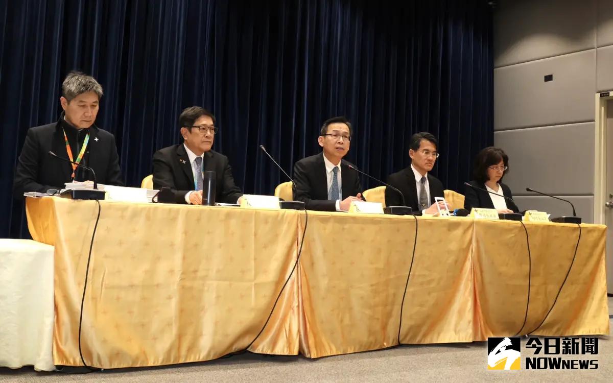 ▲日前桃機南跑道歲修，造成航班大延誤，今（20）日下午機場公司公布檢討與懲處結果。（圖／記者朱永強攝，2024.03.20）