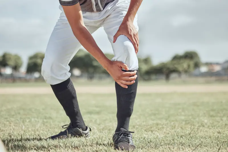 ▲不少球員因為頻繁的訓練、比賽，不只肩膀、手臂、腰背經常出現疼痛、拉傷等運動傷害。（圖／Shutterstock）