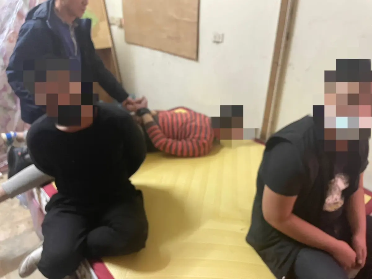 ▲今（20）日上午11時曾女在新北市三重慘遭3名男子強擄上車，一路押往苗栗縣通霄鎮，警方獲報組成專案小組調查，在6小時後成功拯救肉票。（圖／翻攝畫面）