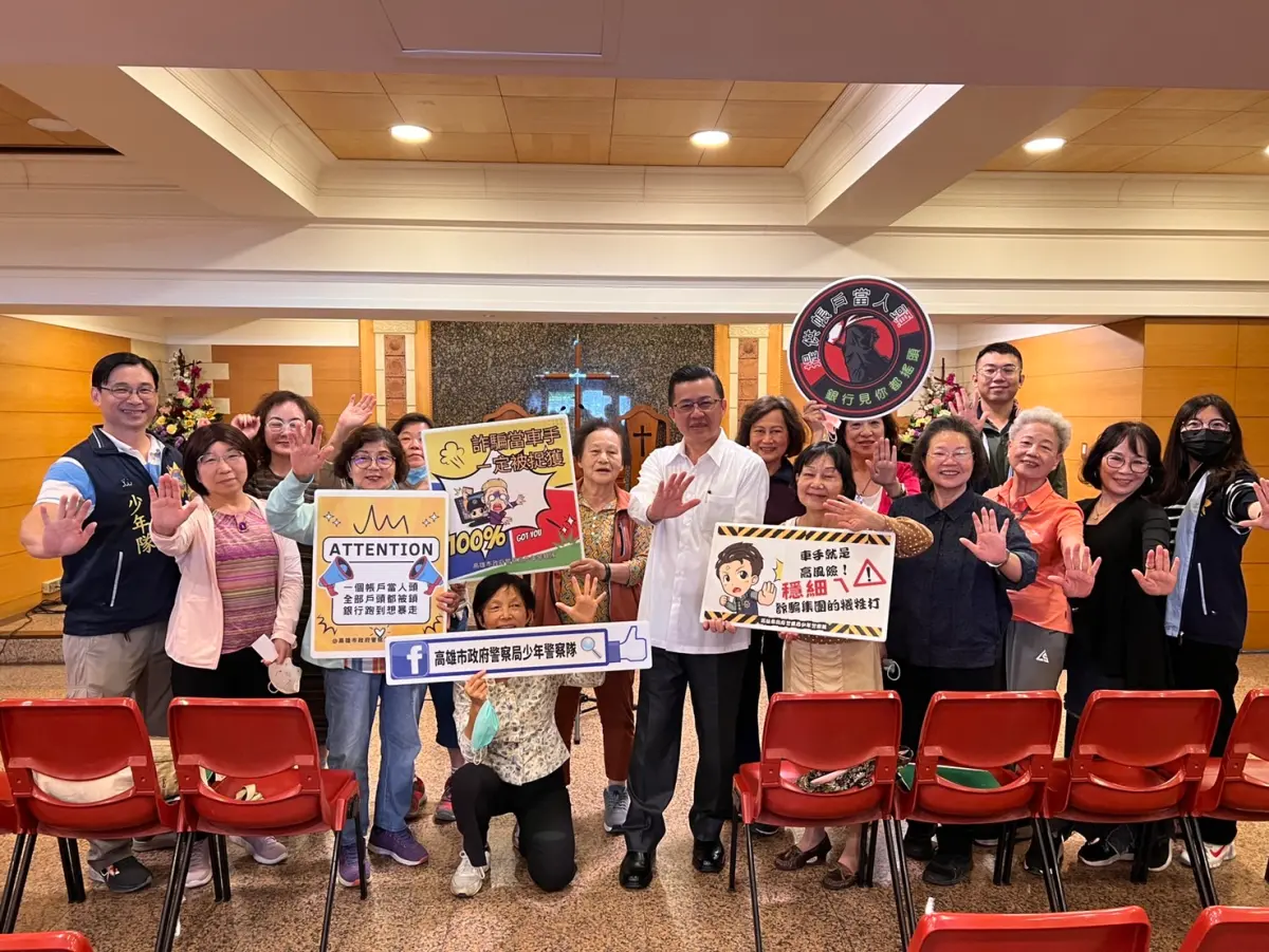 ▲高市警局少年隊長陳仁正前往前金教會以及三多教會以「全台語」方式分享真實案例及解析詐騙話術，獲現場民眾熱烈好評。（圖／高市少年隊提供）