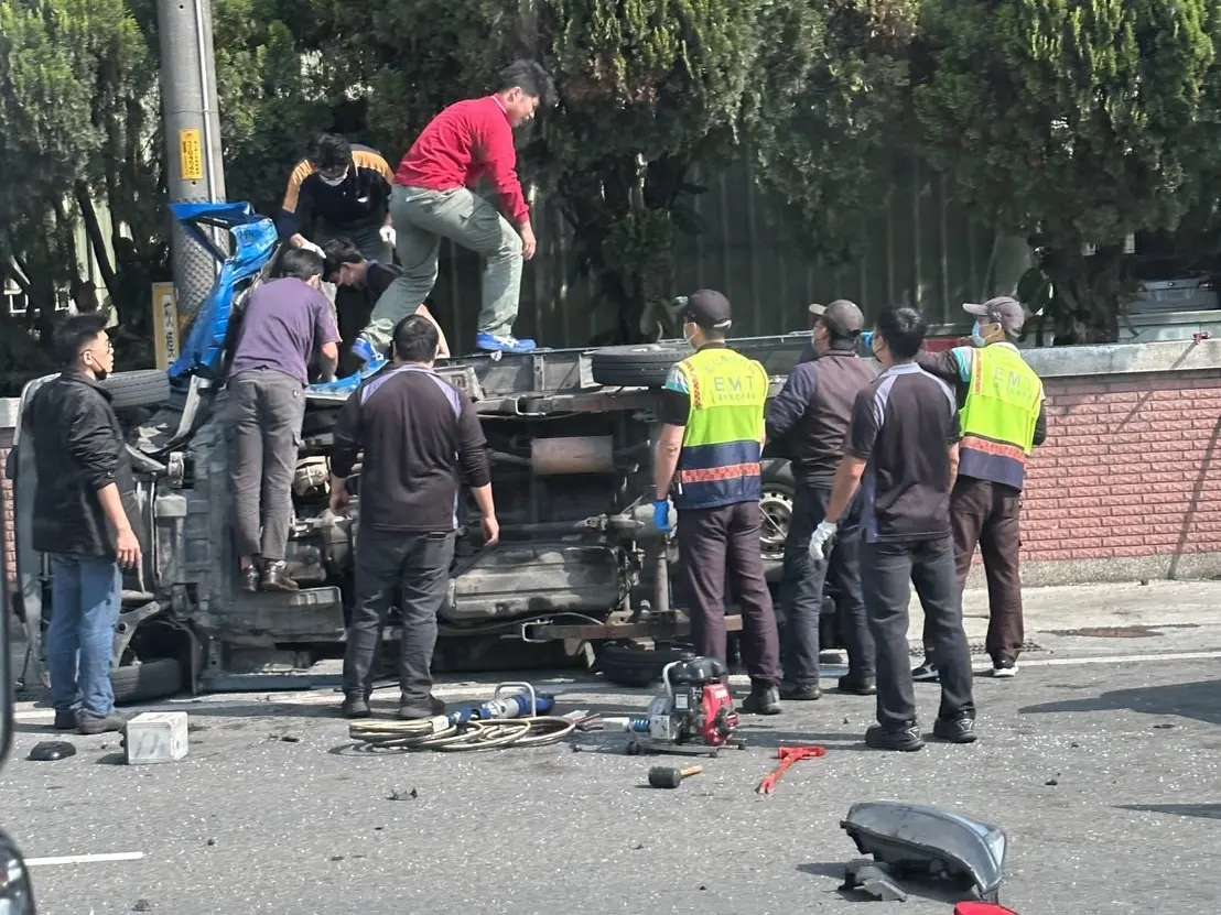 ▲彰化埔心鄉員鹿路五段今（21）日上午9時許傳出連環車禍，釀成多人受傷送醫。（圖／翻攝畫面）