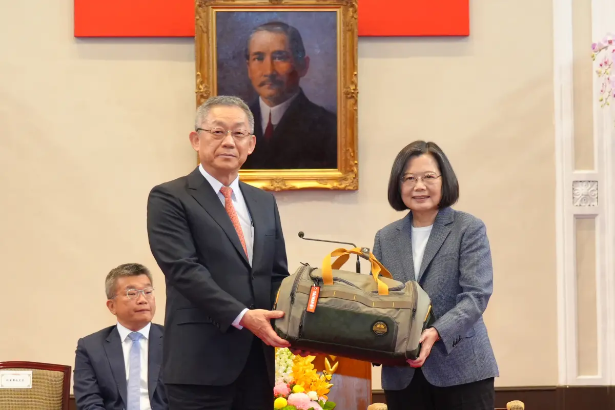 ▲蔡英文總統接見去年中職總冠軍味全龍！看到葉君璋喊「小葉有料」。（圖／中職提供）