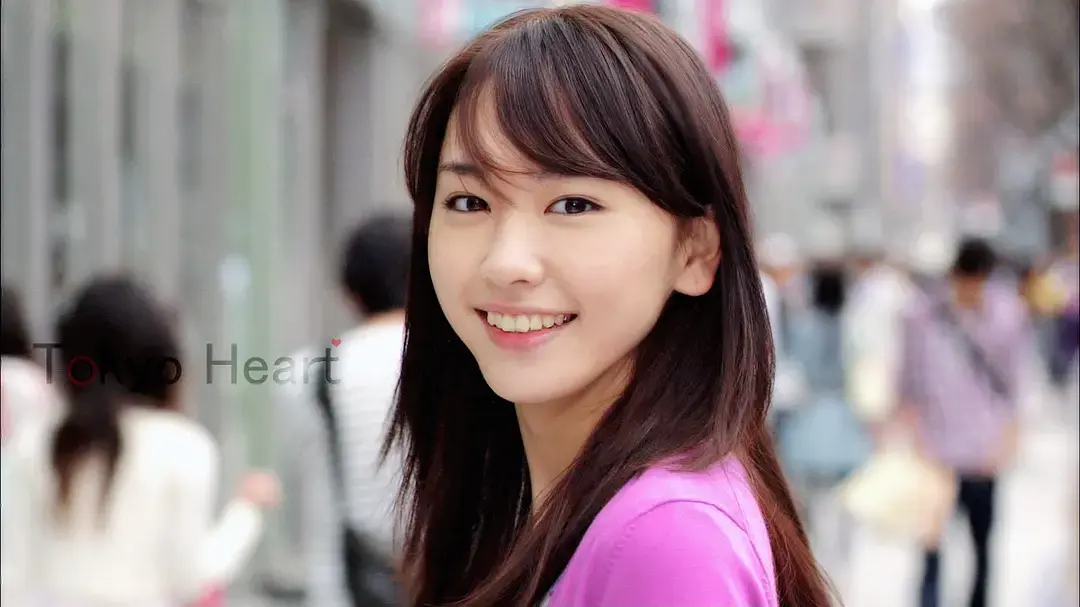 ▲日本「國民女神」新垣結衣前陣子傳出搬家婚變星野源，近期傳出懷孕傳聞，有日本媒體拍到她出門都身穿長大衣，加上又停止啤酒代言，不少粉絲都猜測她懷孕了。（圖／Tokyo Metro）