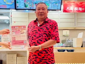 ▲台南83歲「陳烏龍」,從沒遇過也叫「烏龍」的人,沒想到一口氣蒐集到7位烏龍好友。(圖/業者提供) ▲台南83歲「陳烏龍」,從沒遇過也叫「烏龍」的人,沒想到一口氣蒐集到7位烏龍好友。(圖/業者提供)