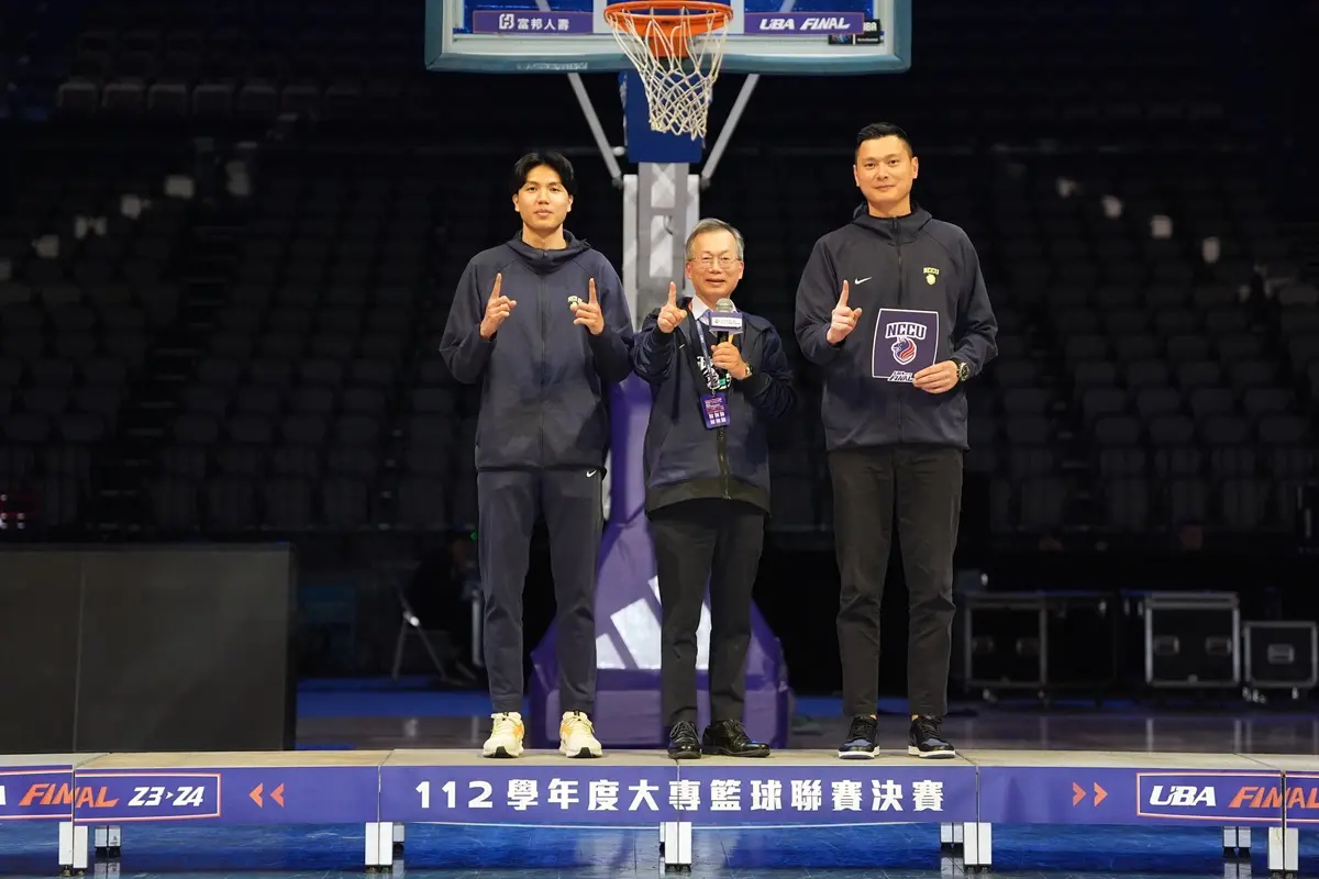 ▲挑戰挑戰UBA男子組「4連霸」的政治大學，4強將對上虎尾科大，圖為教練陳子威（右）和王凱裕（左）。（圖／大專體總提供）