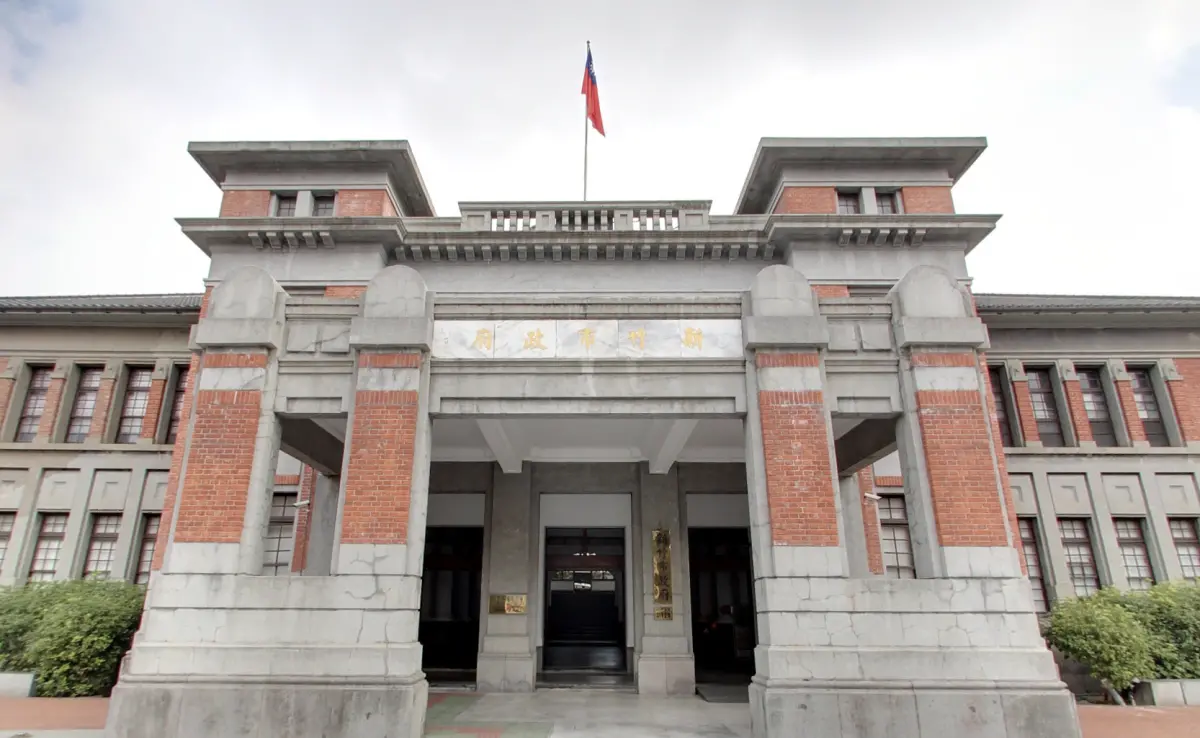 ▲檢調昨日持搜索票前往16處搜索，並傳喚涉案人、證人共21人到案，經過檢調漏夜偵訊認定，在前市長林智堅時期擔任食品藥物管理科前科長鄭舒倫，與廠商張明堂遭羈押禁見。（圖／翻攝google map）