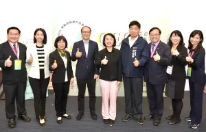 ▲勞動力發展署高屏澎東分署人才資源發展中心舉辦CEO講堂,由勞動力發展署副署長鍾錦季(中)主持。(圖/勞動力發展署高屏澎東分署提供) ▲勞動力發展署高屏澎東分署人才資源發展中心舉辦CEO講堂,由勞動力發展署副署長鍾錦季(中)主持。(圖/勞動力發展署高屏澎東分署提供)