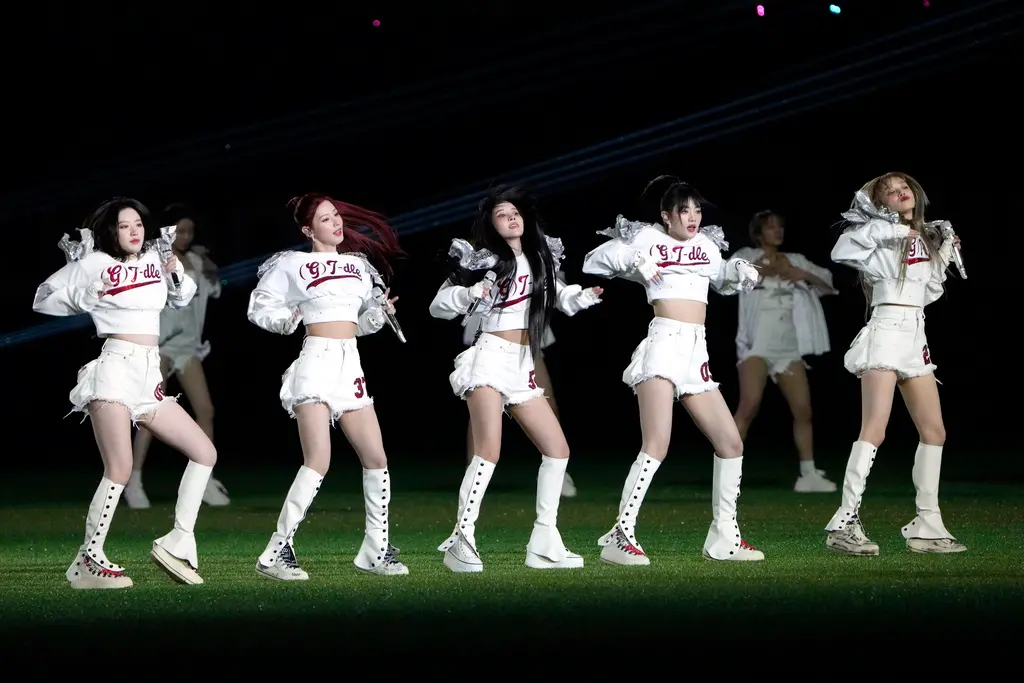 ▲韓團(G)I-DLE登上MLB開幕戰獻唱，台灣成員葉舒華也復出。（圖／美聯社／達志影像）