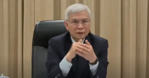 中央銀行今(21)日召開今(2024)年首場理監事會議,並意外升息半碼,總裁楊金龍並在會後說明決策過程。(圖/擷取自中央銀行直播) ▲中央銀行今(21)日召開今(2024)年首場理監事會議,並意外升息半碼,總裁楊金龍並在會後說明決策過程。(圖/擷取自中央銀行直播)