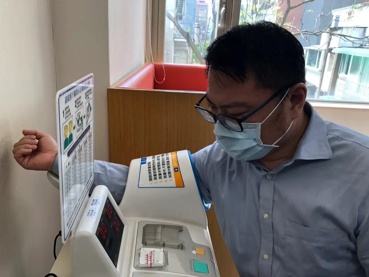 ▲醫師建議應養成天天量血壓的習慣。（示意圖／書田診所提供）