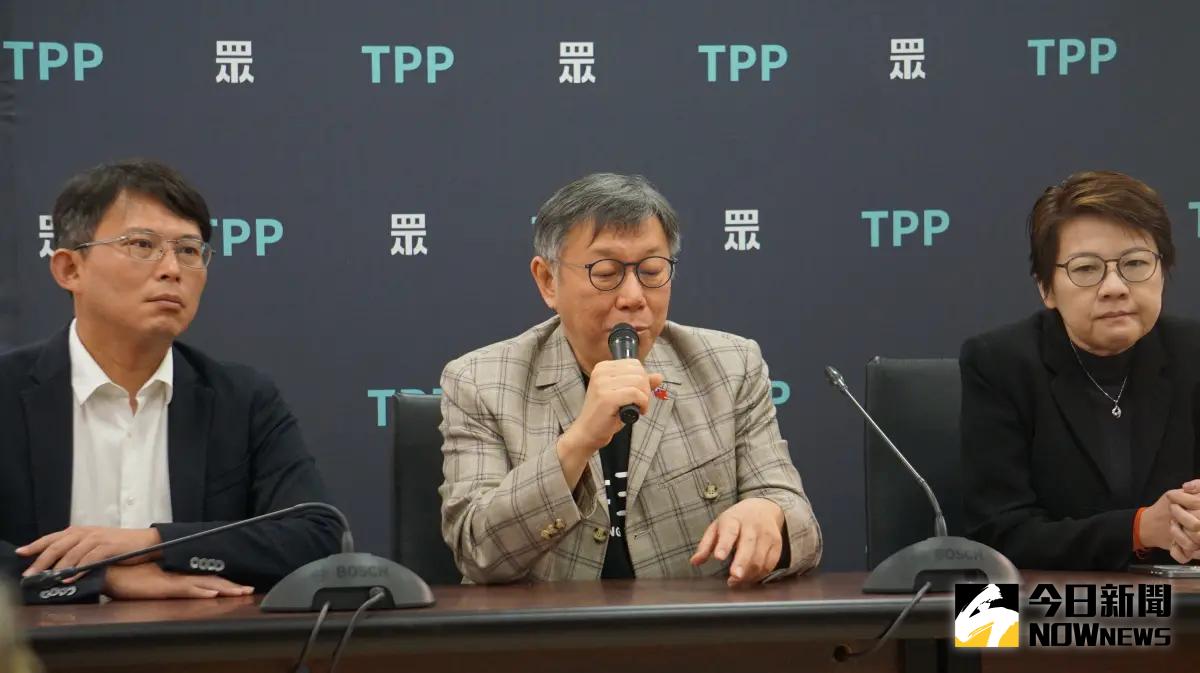 ▲民眾黨立院黨團會議後，黨主席柯文哲（中）、黨團總召黃國昌（左）與副總召黃珊珊（右）一同受訪。（圖／記者呂炯昌攝，2024.03.22）