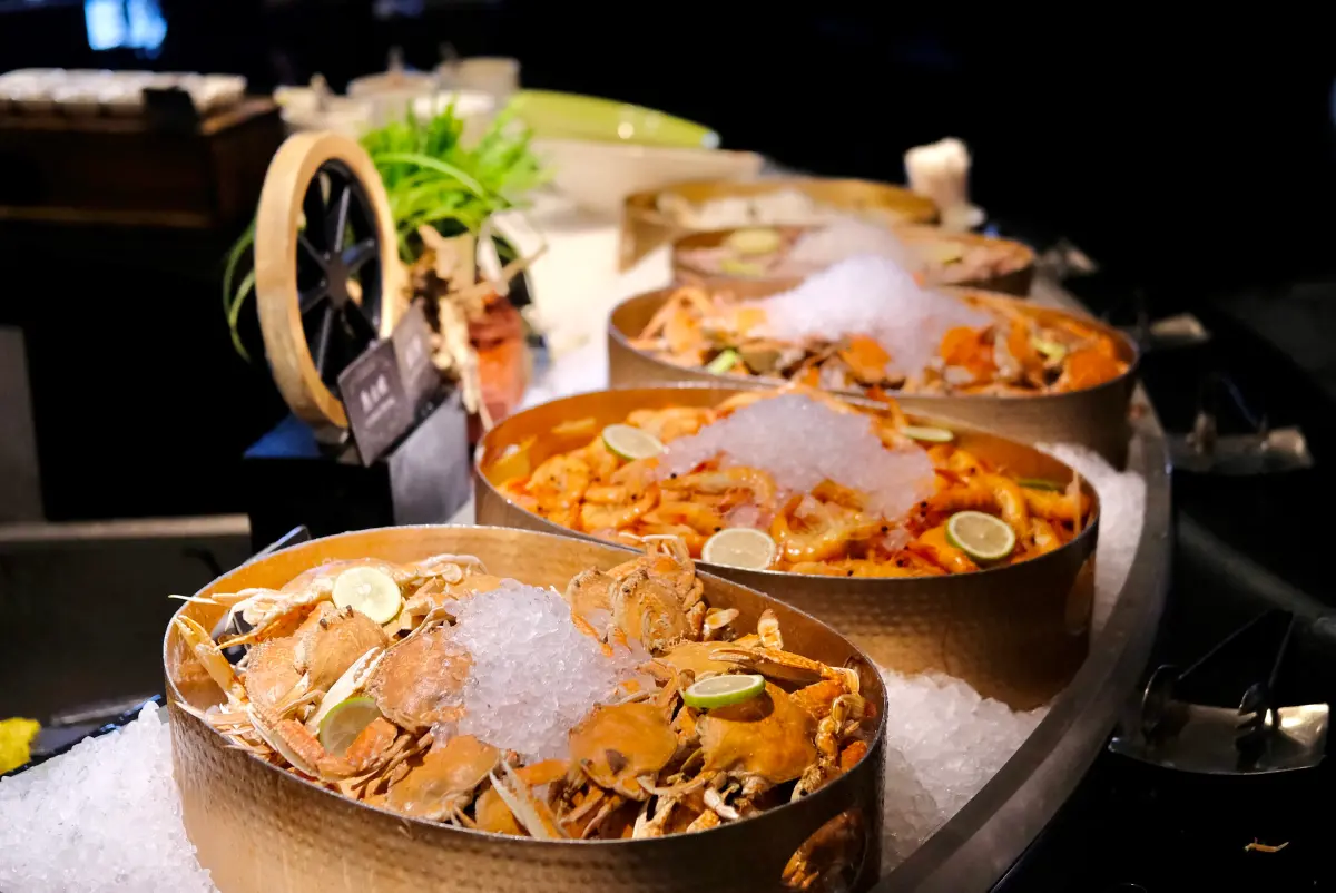 ▲電價4月將調漲，餐飲業極可能在成本上漲之下也跟著調漲售價，在吃到飽餐廳方面，業者則表示目前短時間內將不會調整。（圖／記者葉盛耀攝）