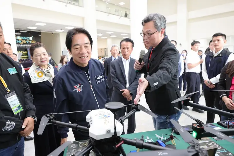 賴清德參觀無人機國家隊 驚見中國製零件