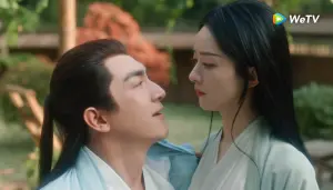 ▲趙麗穎(左)被林更新戲耍後氣噗噗,「女強男弱」的反差萌相當可愛。(圖/翻攝WeTV) ▲趙麗穎(左)被林更新戲耍後氣噗噗,「女強男弱」的反差萌相當可愛。(圖/翻攝WeTV)