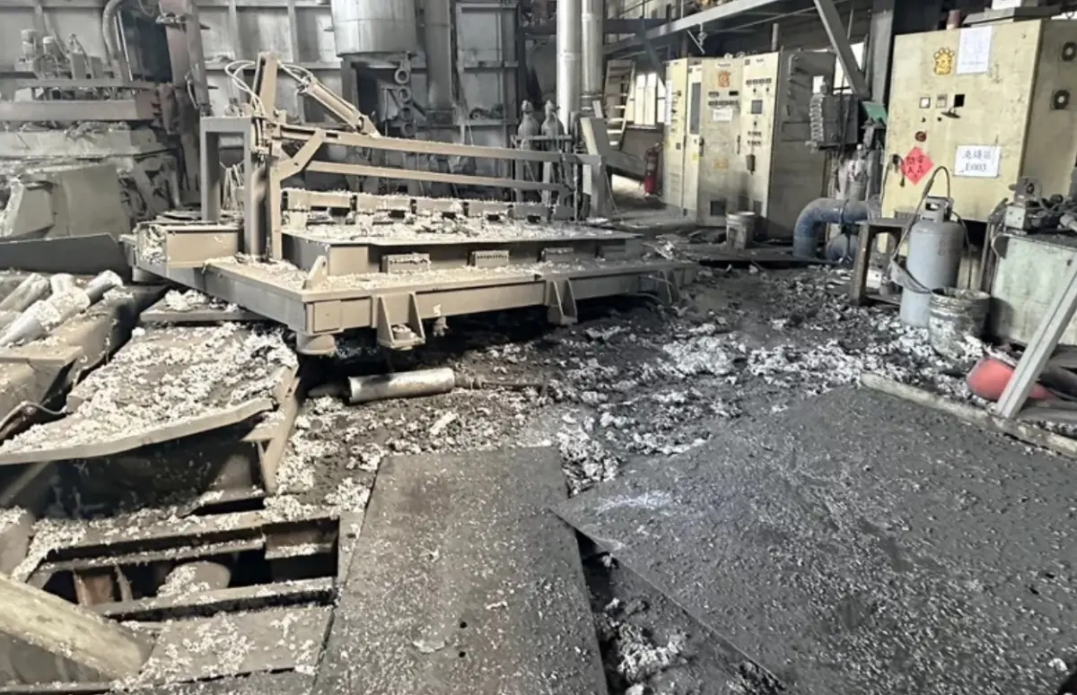 ▲23日上午，高雄湖內某鋁製工廠傳出氣爆事件，導致2人送醫搶救不治。（圖／翻攝畫面）