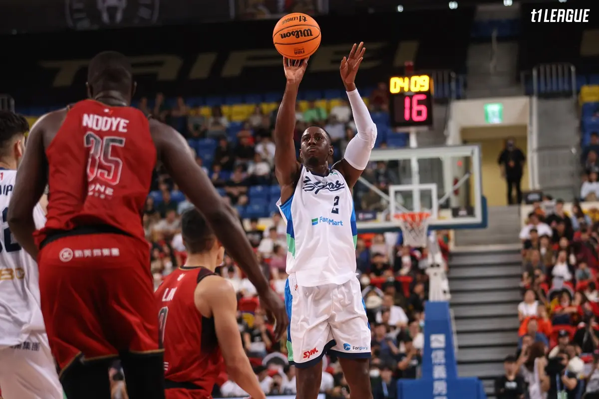 ▲T1高雄全家海神今（23）日在客場以94:100輸給臺北台新戰神，這一場比賽新洋將史考特（Shannon Scott）得到25分，但也發生7次失誤。（圖／T1提供）