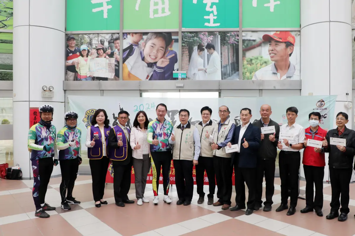 ▲獅子會透過騎車環台，資助各縣市國中及國小弱勢學生，22日抵台南，獲市長黃偉哲親自迎接。（圖／台南市政府提供）