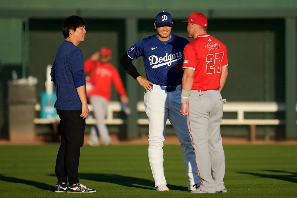 ▲大谷翔平解除好友、刪光所有與翻譯水原一平的合照，獨留一張自己與Mike Trout和水源的3人同框照。（圖／美聯社／達志影像）