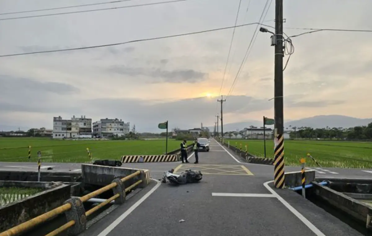 ▲宜蘭警騎巡邏車執勤與女騎士發生碰撞，慘釀1死1重傷悲劇。 （圖／翻攝畫面）