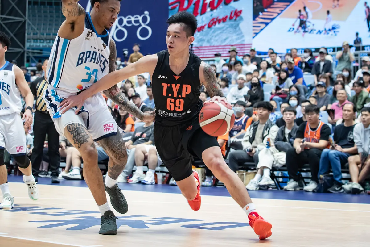 ▲航猿本土一哥盧峻翔今晚攻下40分，帶領球隊拉出4連勝，近9戰8勝，而盧峻翔也成為林書豪之後第一位砍下40分的非洋將球員。（圖／PLG提供）