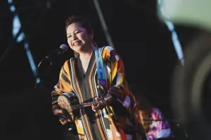 50歲「心靈歌姬」賣力表演!ELF有禮給面子 揮SJ應援棒幫打Call