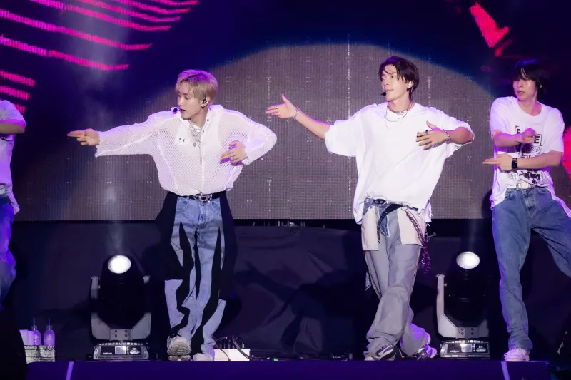 ▲SJ-D&E東海、銀赫（左）為了6日的「高雄啤酒節」，已經抵台做準備，但是丹娜絲颱風來襲，活動晚上10點宣布確定取消，主辦單位將全額退費。（圖／讀者提供）