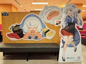 ▲鯊皇Gura在西門町中華路壽司郎留下簽名。(圖/取自X@iPass) ▲鯊皇Gura在西門町中華路壽司郎留下簽名。(圖/取自X@iPass)