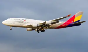 影／告別空中女王！韓亞航空747今退役　桃機灑水禮紀念輝煌年代
