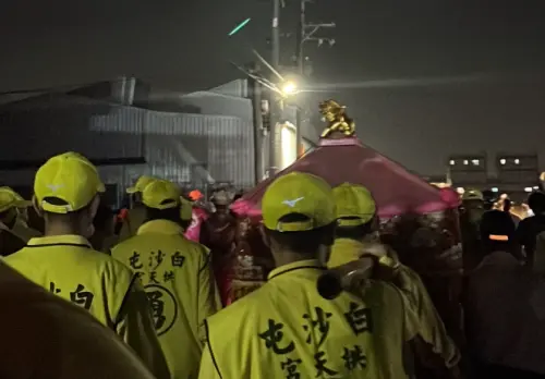 ▲白沙屯媽祖北返路程急行軍,從北港朝天宮回到麥寮,及彰化伸港福安宮到台中大安這兩段路程都是從深夜走到黎明。(圖/取自白沙屯拱天宮臉書) ▲白沙屯媽祖北返路程急行軍,從北港朝天宮回到麥寮,及彰化伸港福安宮到台中大安這兩段路程都是從深夜走到黎明。(圖/取自白沙屯拱天宮臉書)